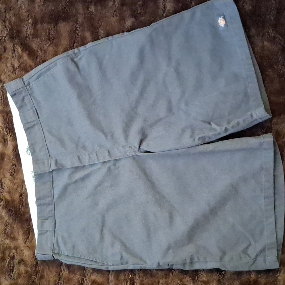 Dickies Loose Fit Men's Charcoal Flat Front Shorts Size 42